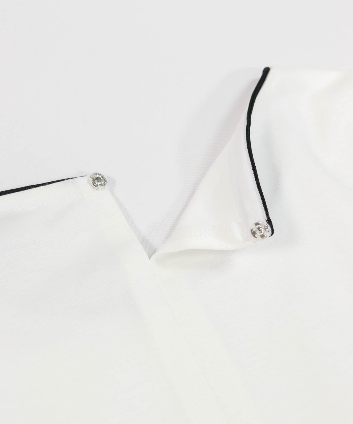 ボタン部分（ホワイト）