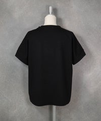 箔プリント冷感プルオーバー（ブラック）後ろ