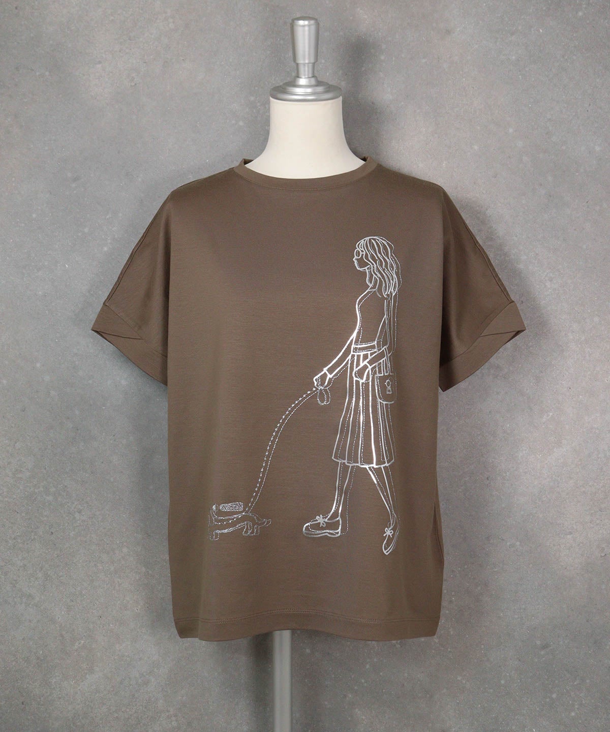 箔プリント冷感プルオーバー（ブラウン）前