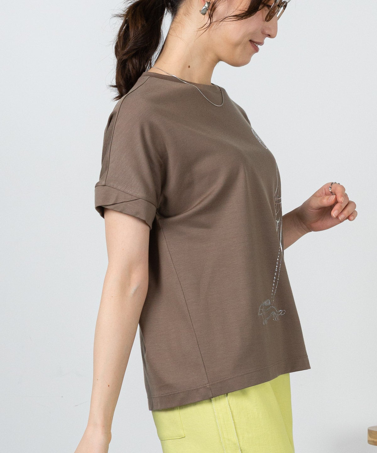 モデル着用画像（ブラウン）