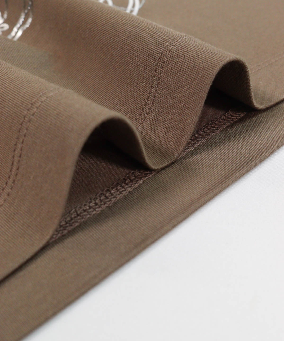 裾・生地感（ブラウン）