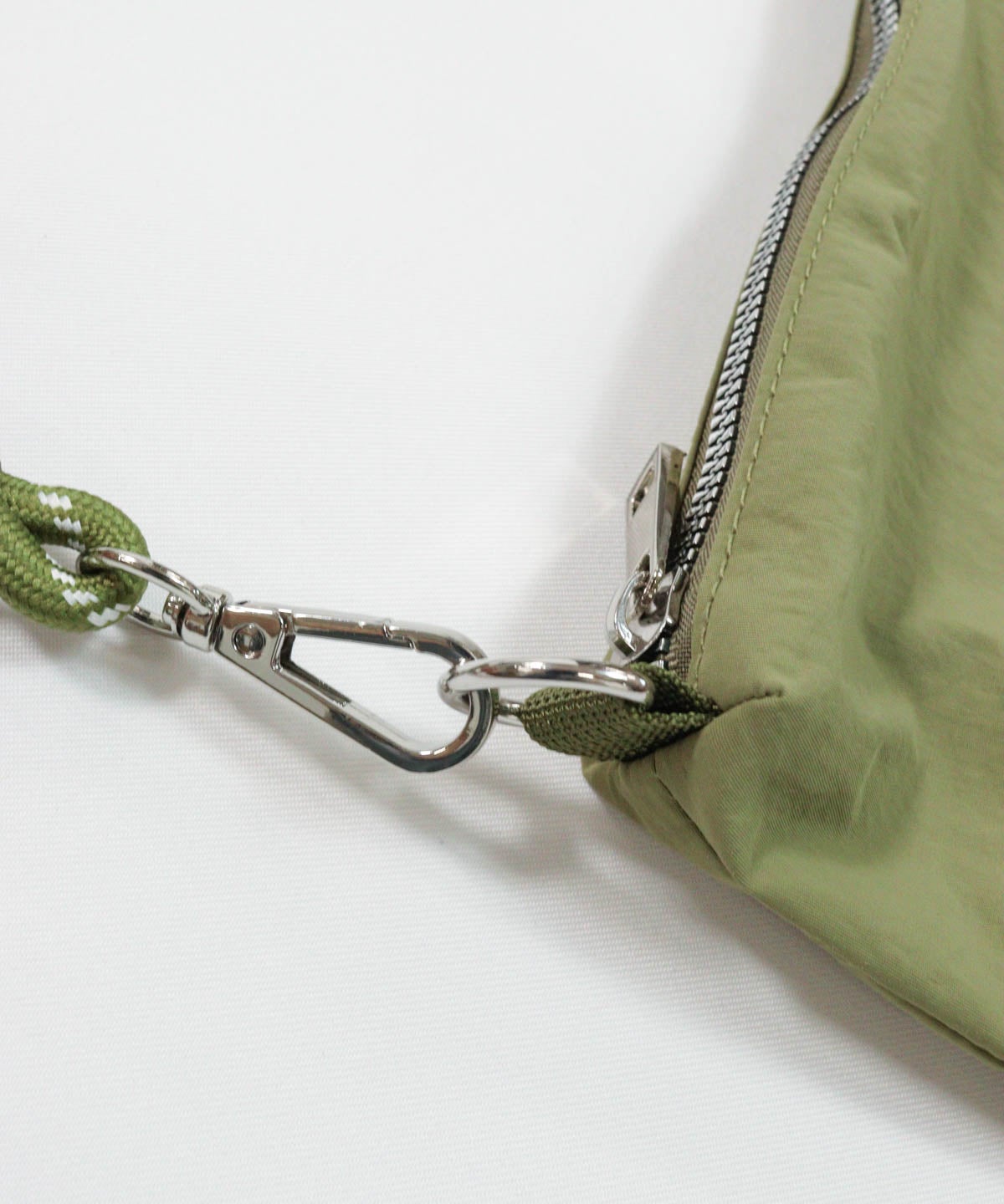 金具部分(カーキ)