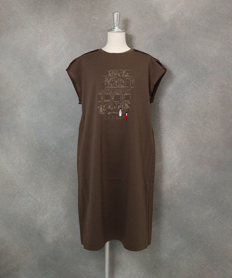 コットン100％UV冷感イラストワンピース(ブラウン)前