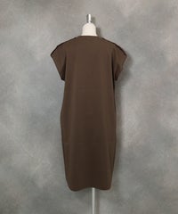 コットン100％UV冷感イラストワンピース(ブラウン)後ろ