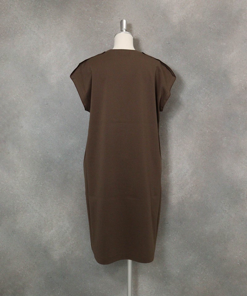 コットン100％UV冷感イラストワンピース(ブラウン)後ろ