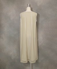 チェッカーレースノースリワンピース(ベージュ)後ろ