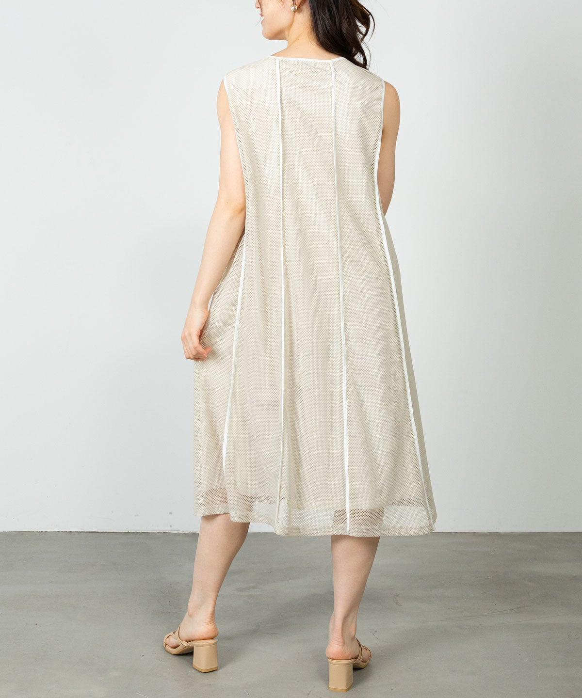 モデル着用画像(ベージュ)