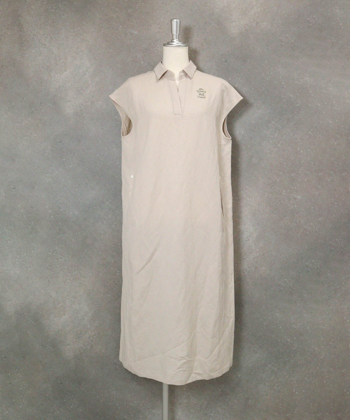 麻混スキッパー襟ワンピース(ベージュ)前