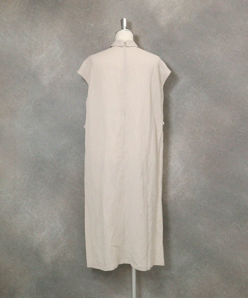 麻混スキッパー襟ワンピース(ベージュ)後ろ