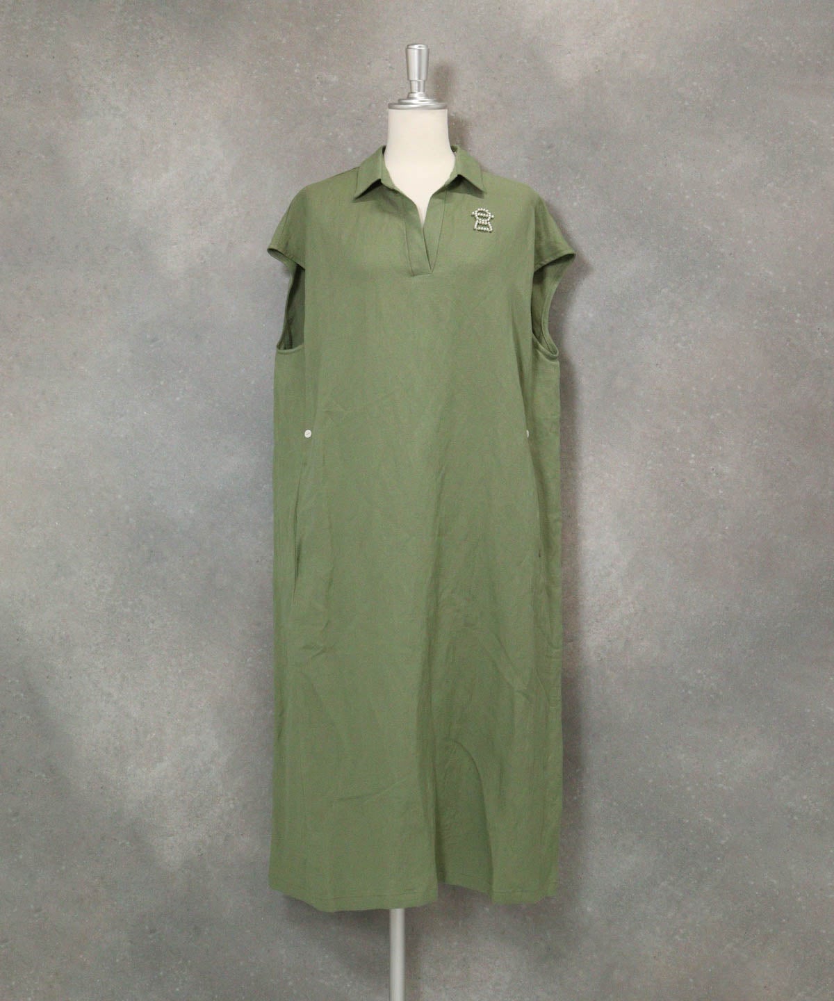 麻混スキッパー襟ワンピース(カーキ)前