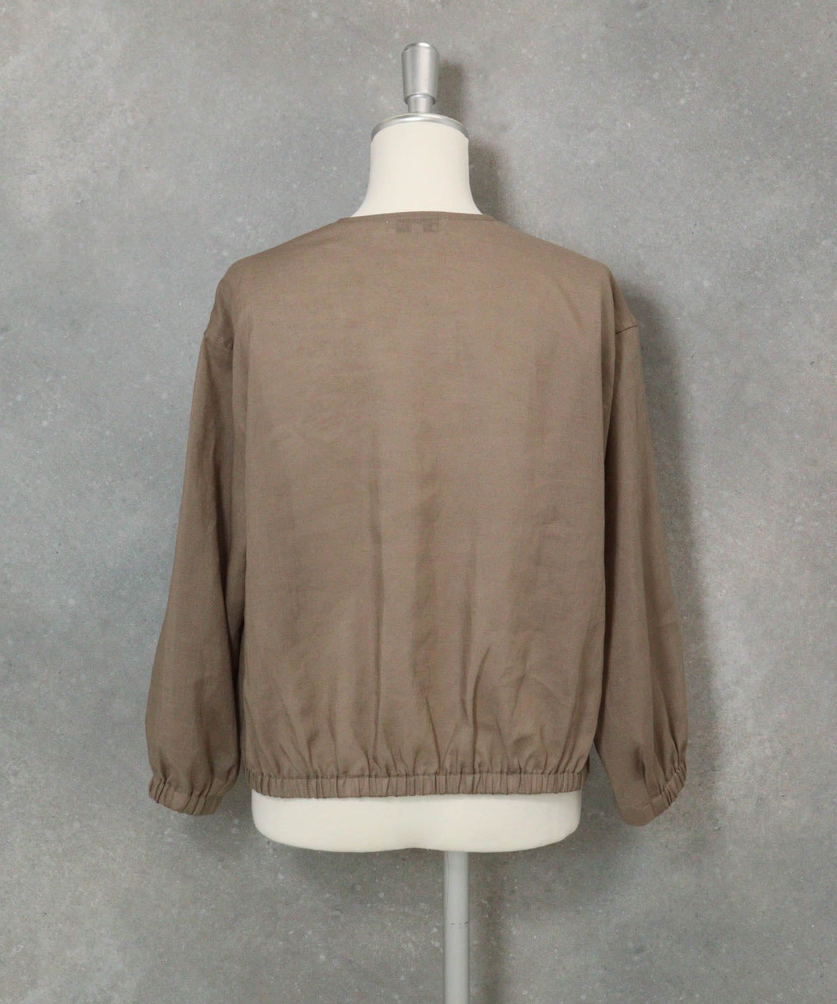 麻混冷感ジップブルゾン(キャメル)後ろ