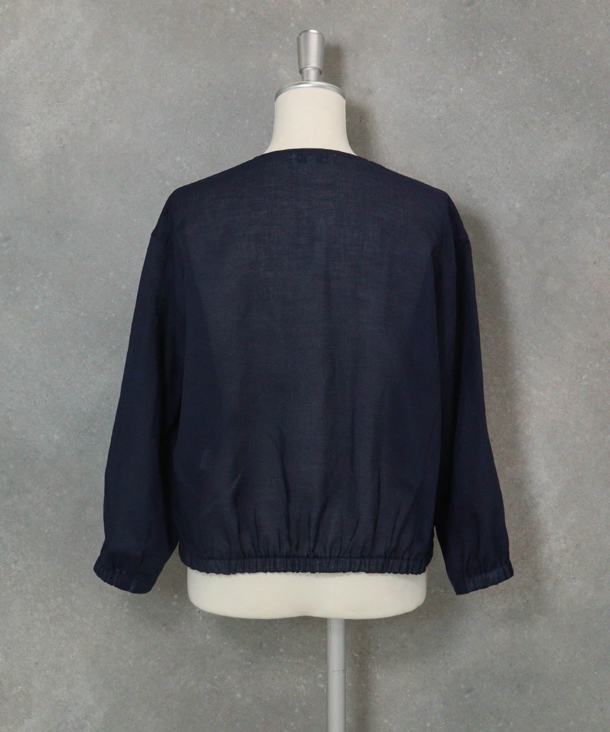 麻混冷感ジップブルゾン(ネイビー)後ろ