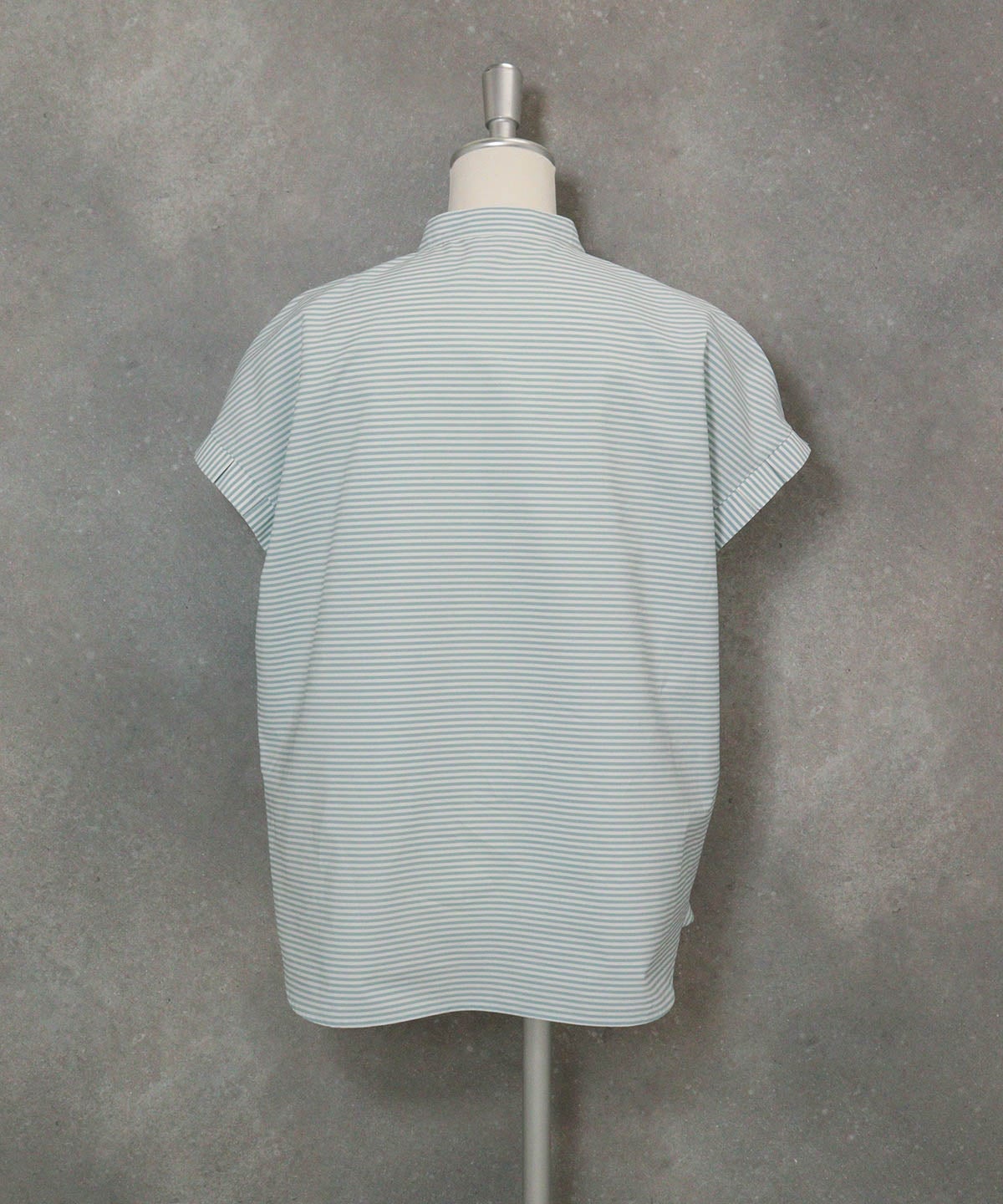 コットン100％カットワークブラウス(ライトグリーン)後ろ