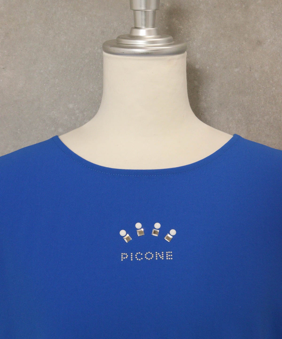 首元（ブルー）