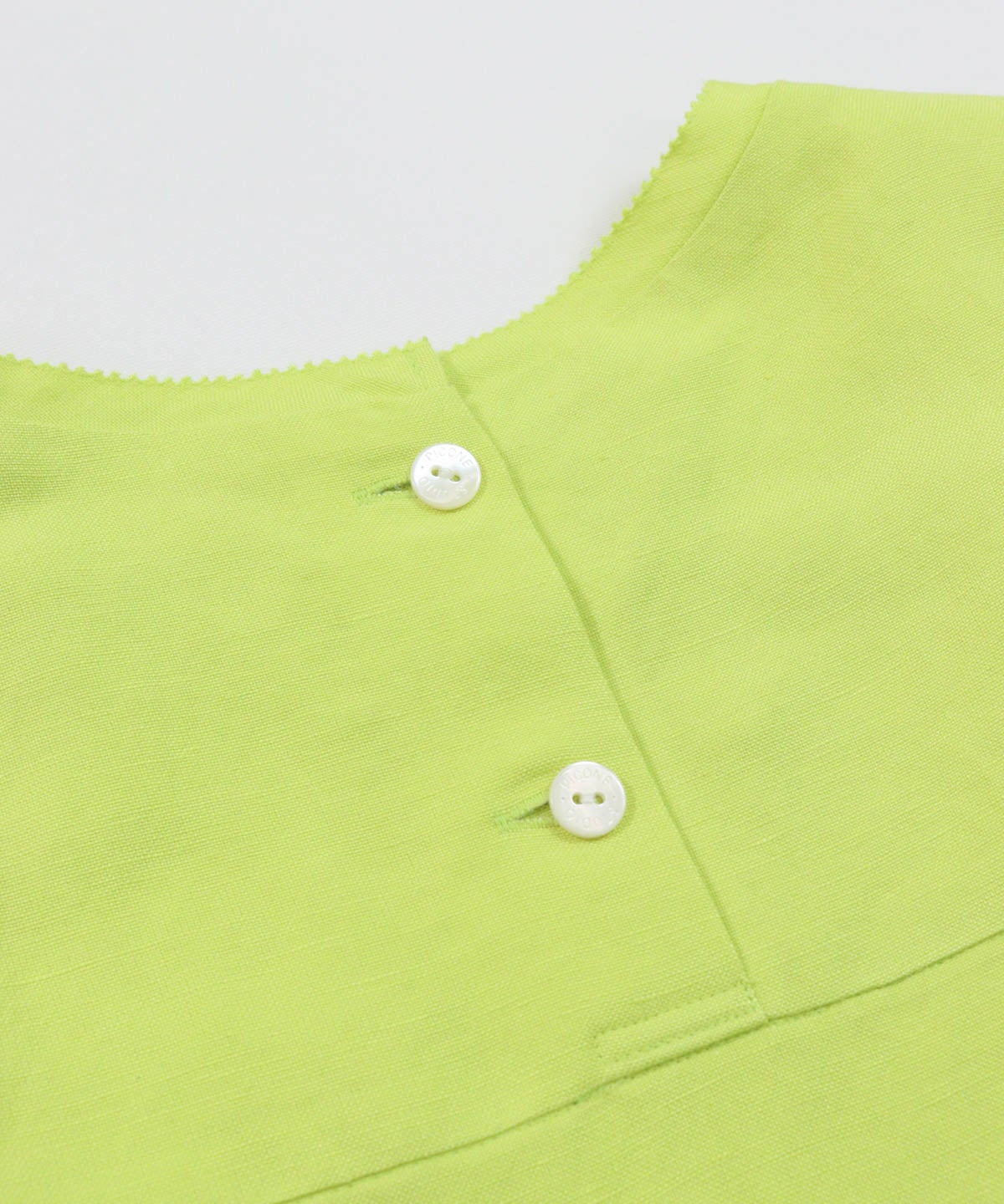 首元後ろボタン(ライトグリーン)