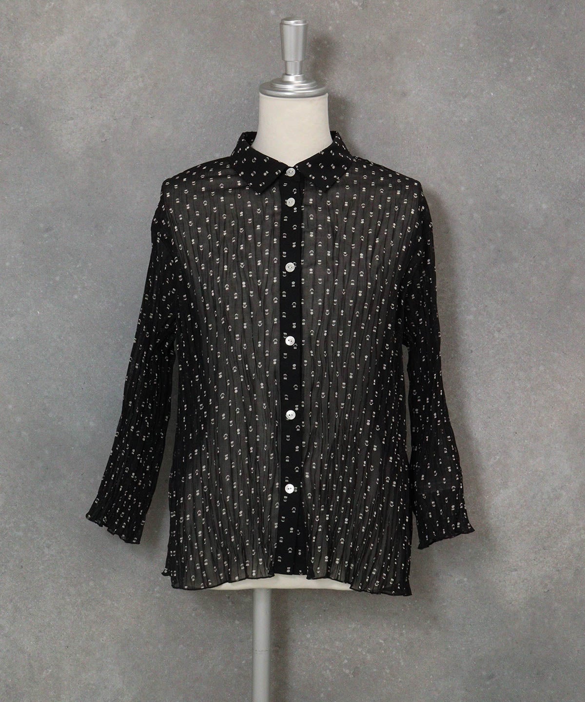ピコドット柄プリーツシャツ(ブラック)前