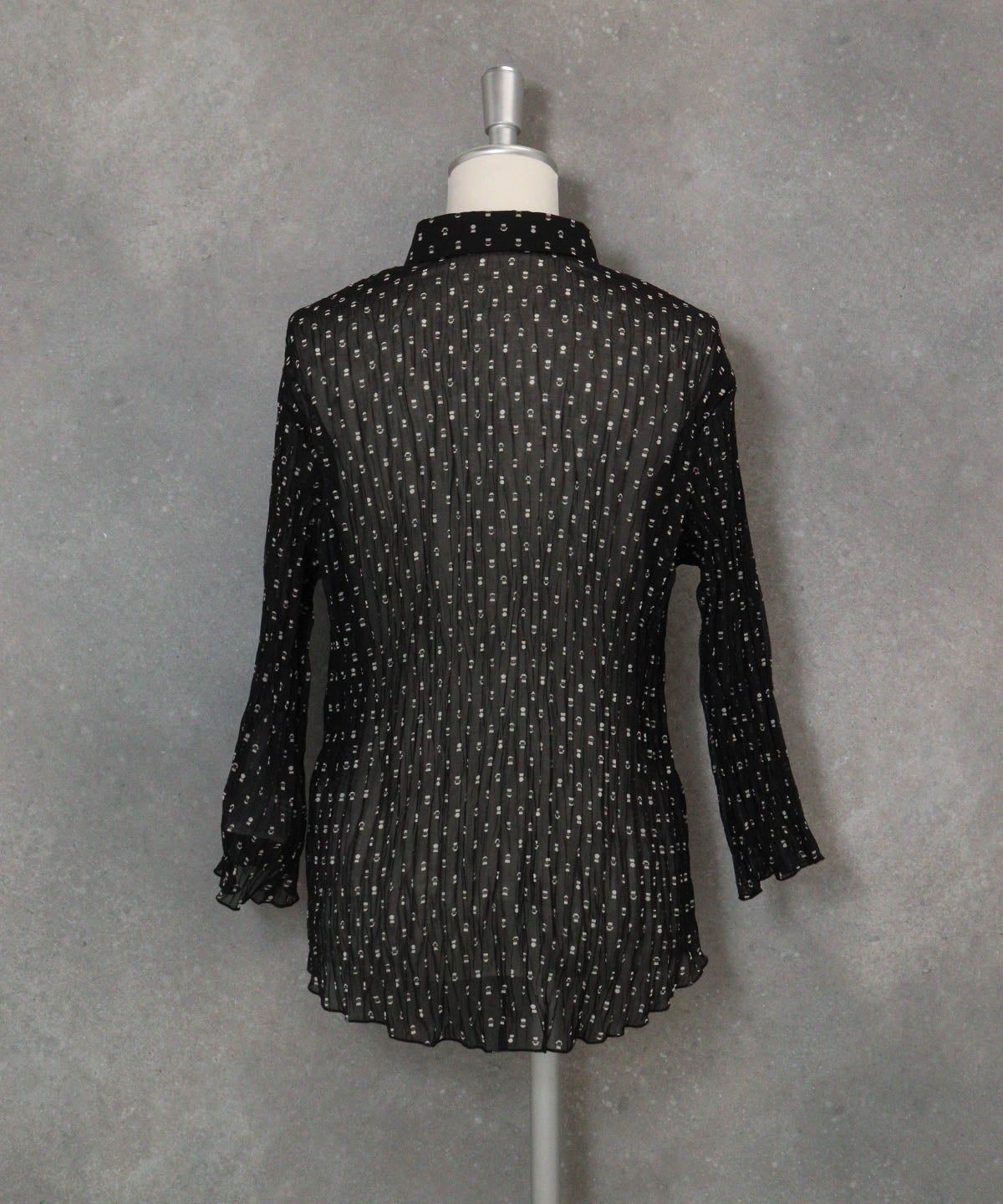 ピコドット柄プリーツシャツ(ブラック)後ろ