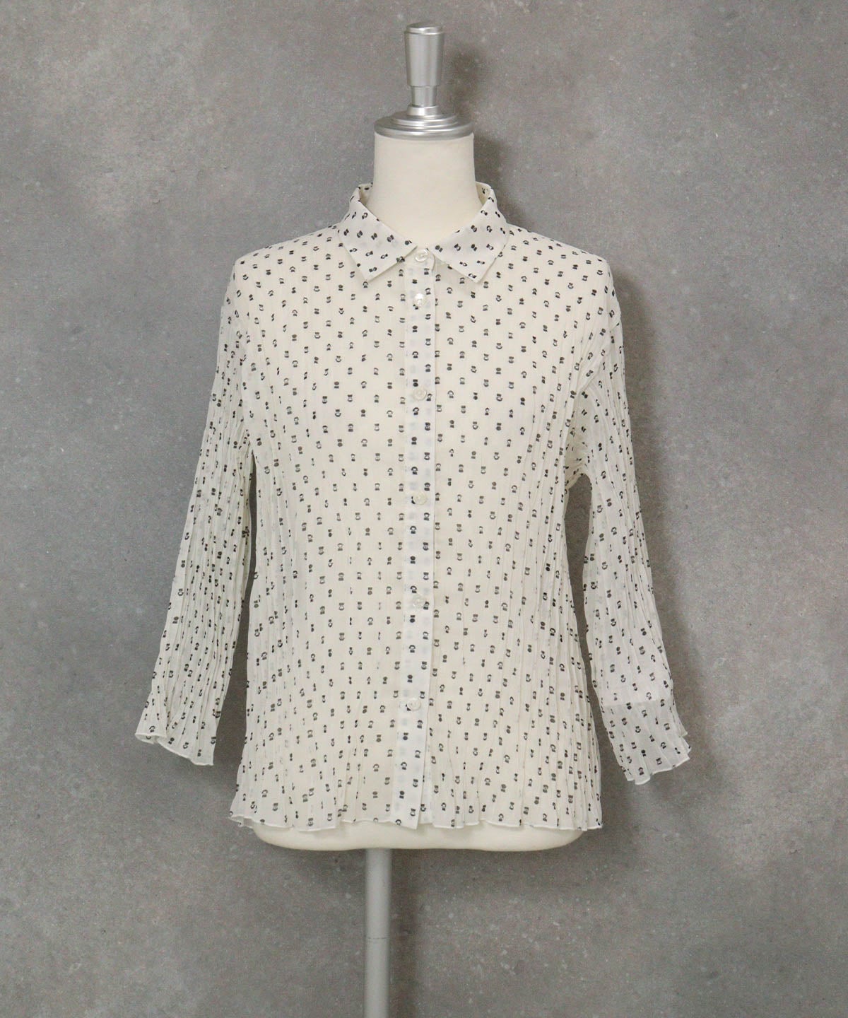 ピコドット柄プリーツシャツ(ホワイト)前