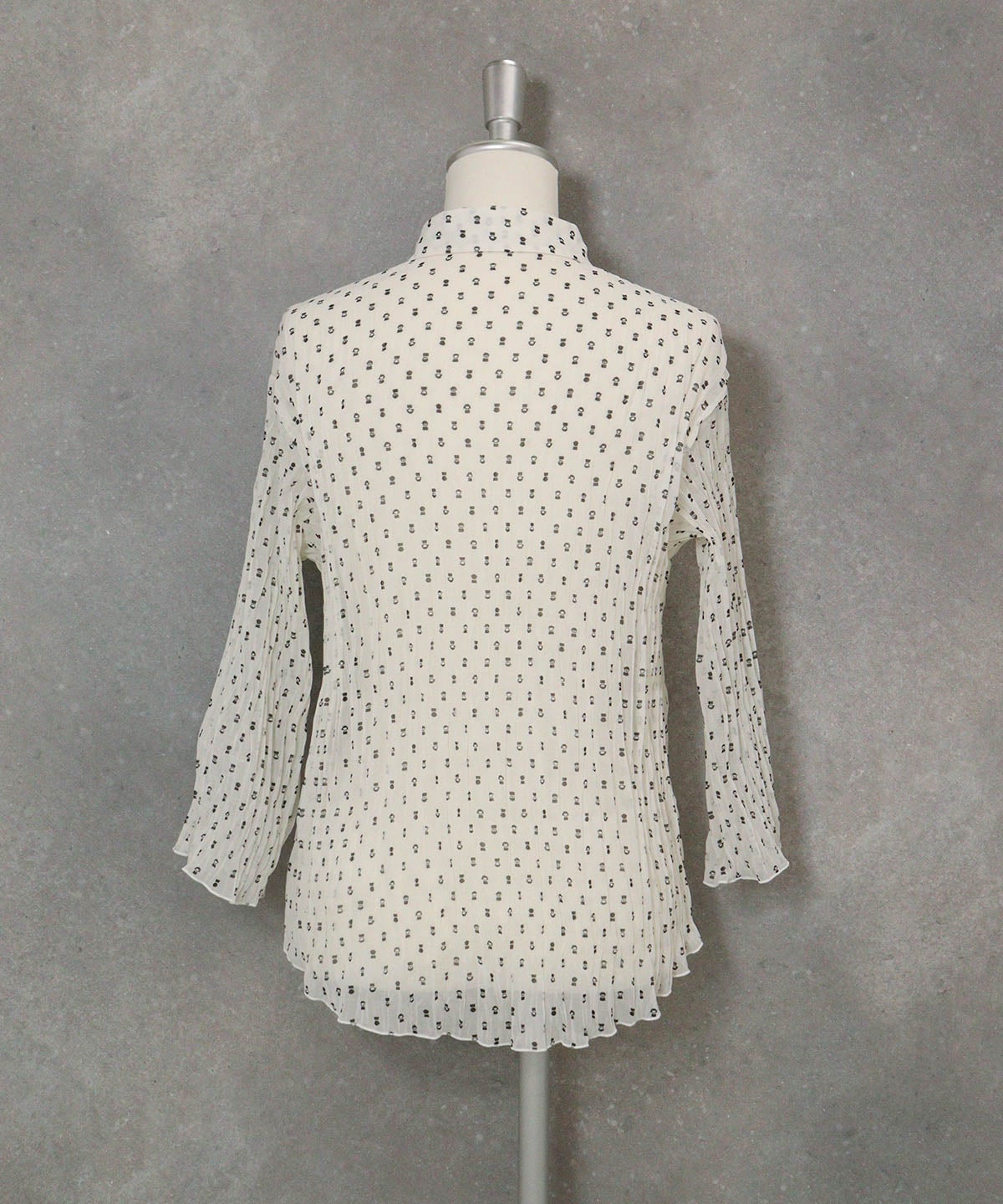 ピコドット柄プリーツシャツ(ホワイト)後ろ