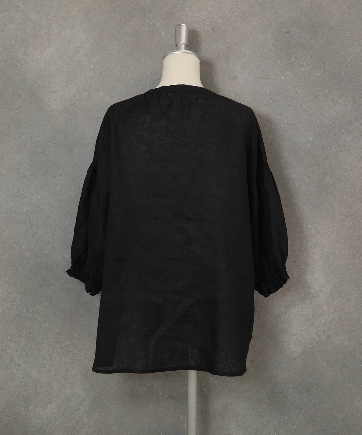 麻100％スキッパーブラウス(ブラック)後ろ