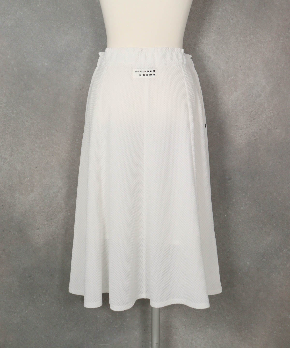 メッシュ風UVフレアスカート(ホワイト)後ろ