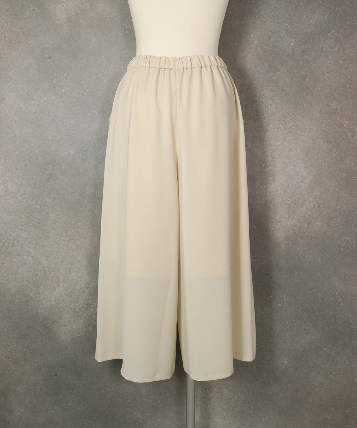 ピコベルト七分丈ワイドパンツ(ベージュ)後ろ