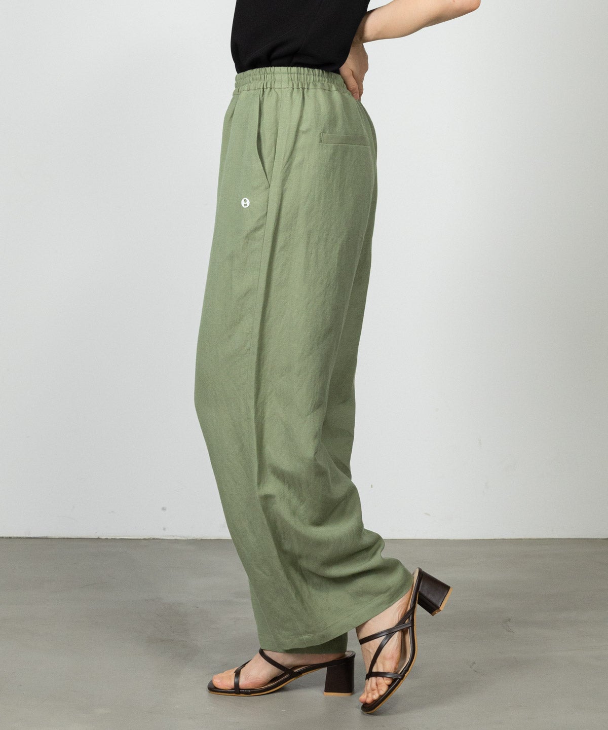 モデル着用画像(カーキ)