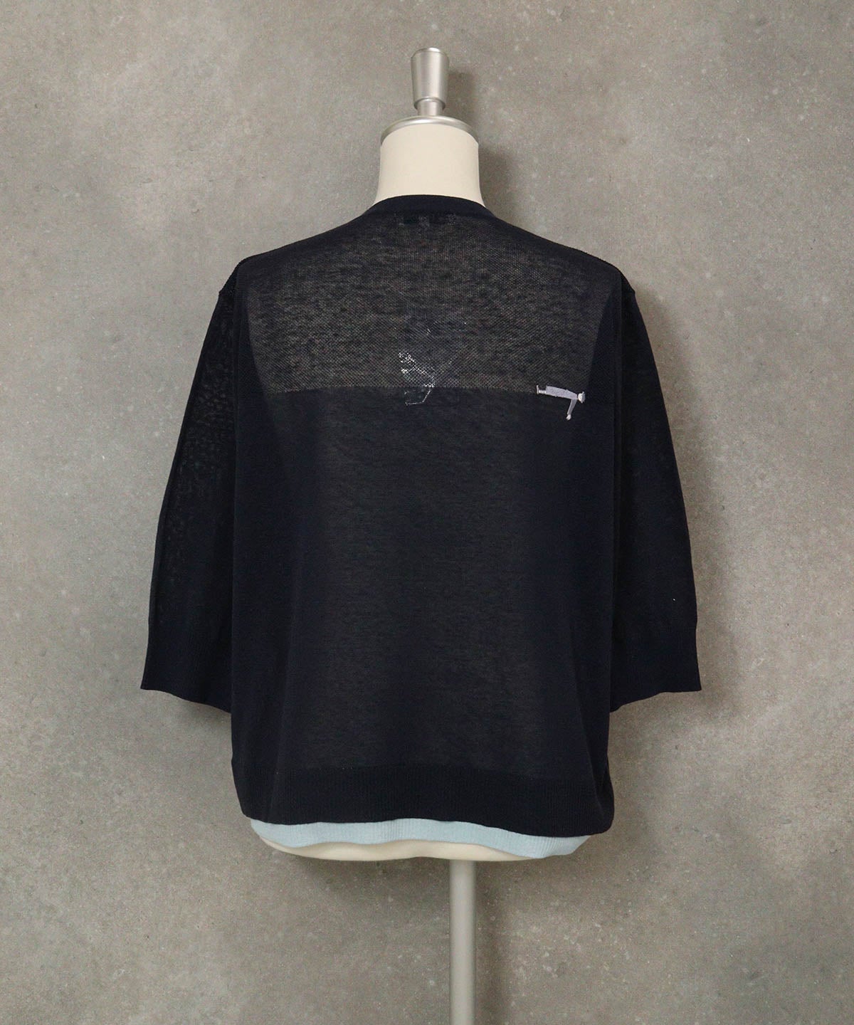 編地切替ニットカーディガン(ネイビー)後ろ