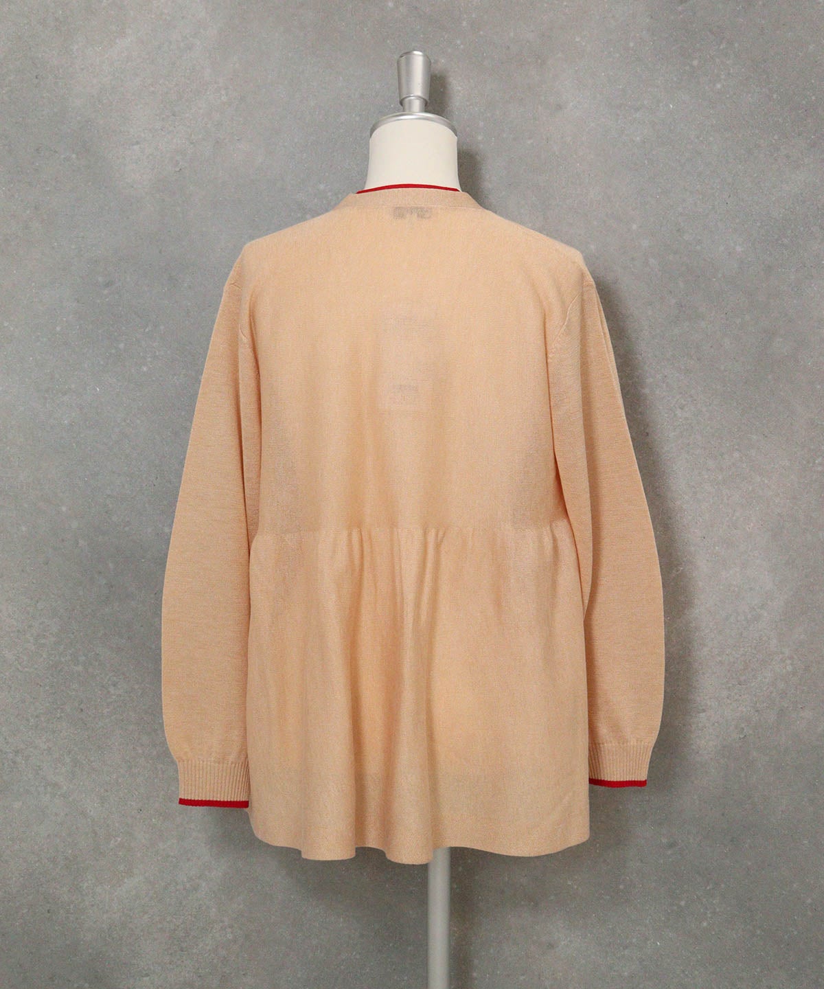 ウェーブ切替ニットカーディガン(ベージュ)後ろ