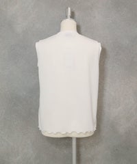 ストーンロゴリブノースリプルオーバー(ホワイト)後ろ