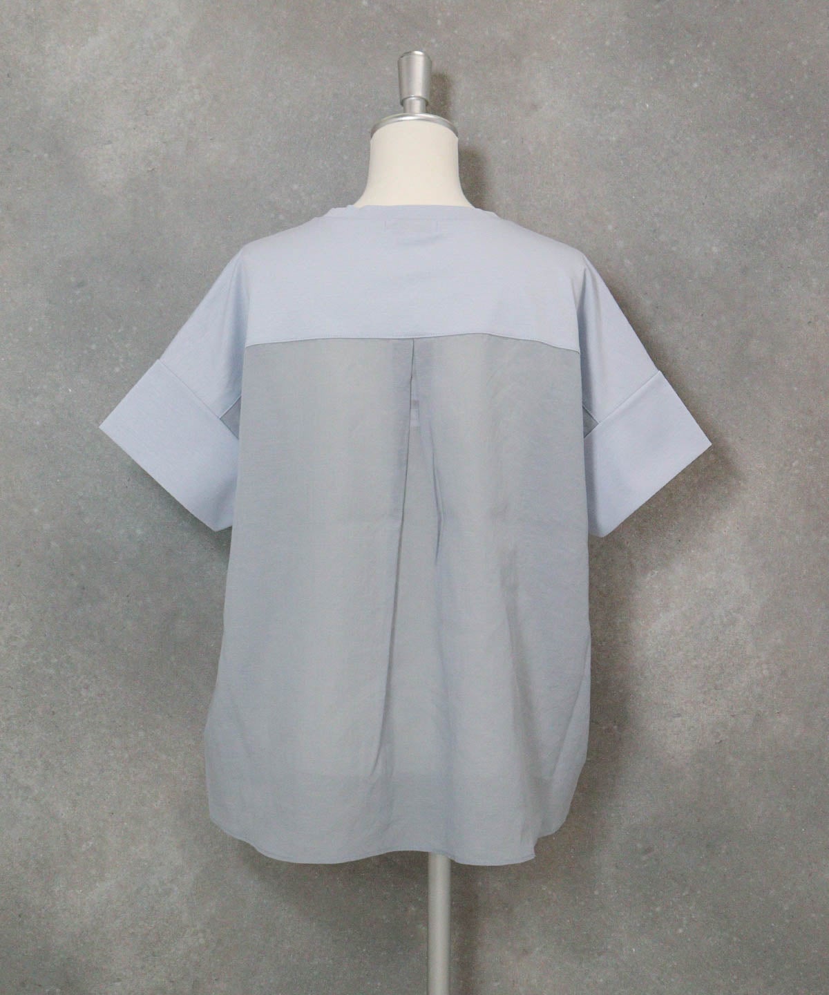 コットン100％前後切替プルオーバー(ライトブルー)後ろ