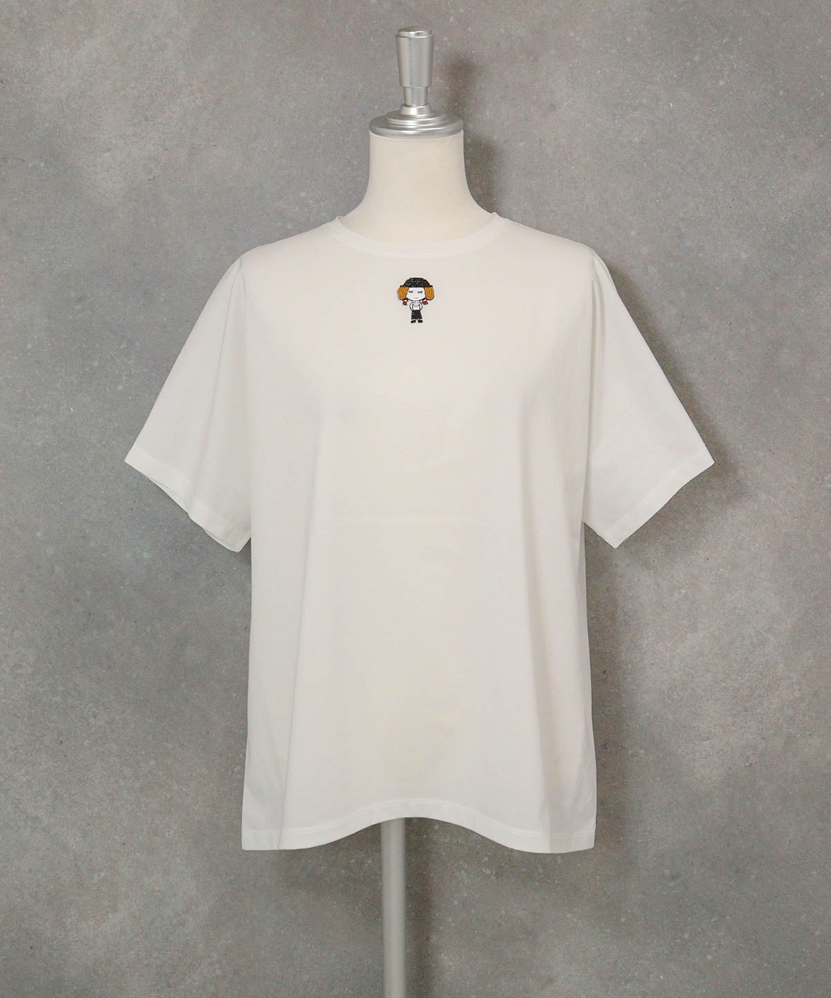 コットン混ビーズワッペンプルオーバー(ホワイト)前