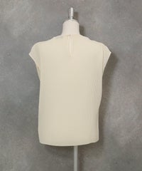 プリーツノースリプルオーバー(ベージュ)後ろ