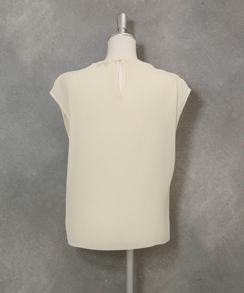 プリーツノースリプルオーバー(ベージュ)後ろ