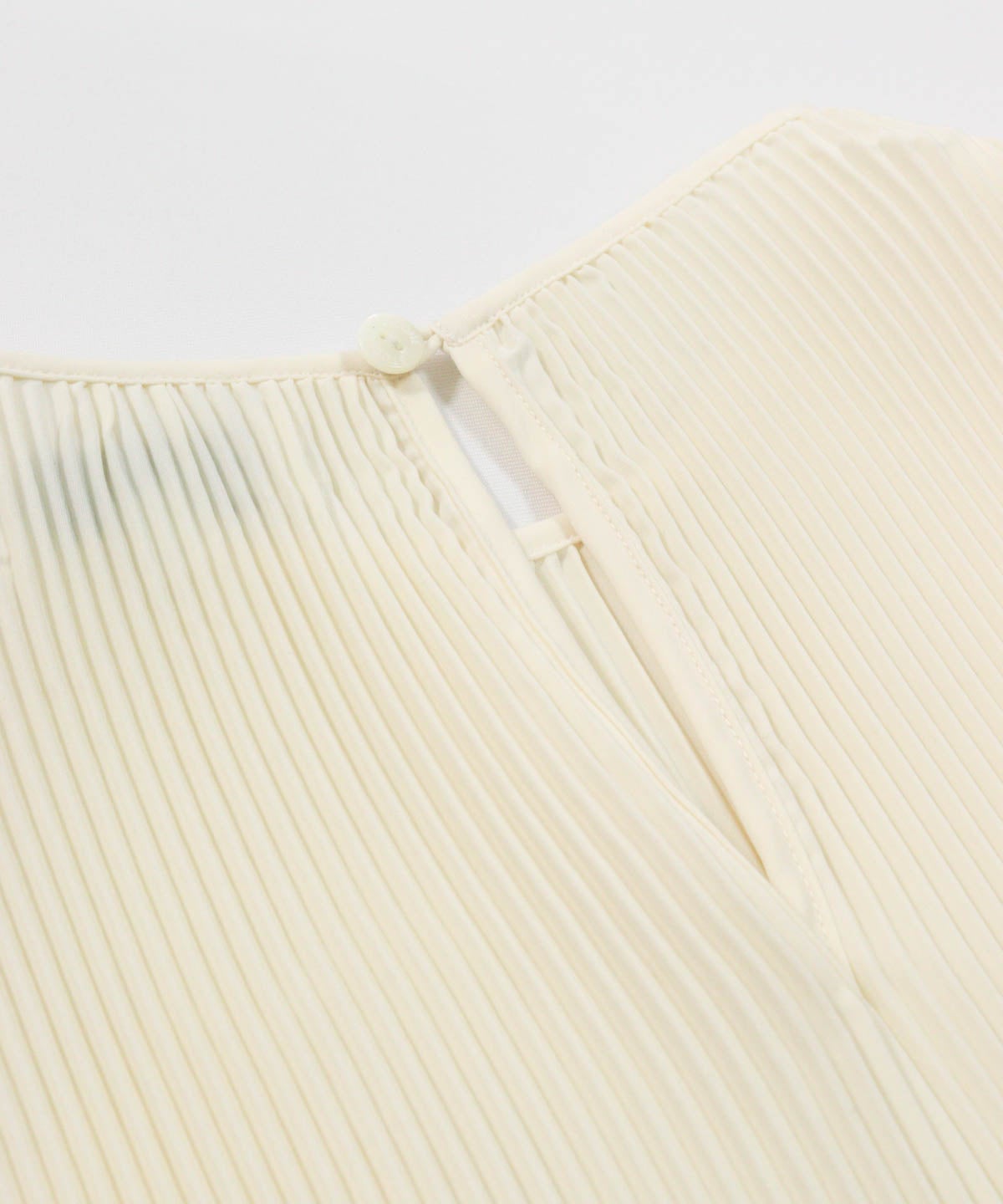 首元後ろ(ベージュ)