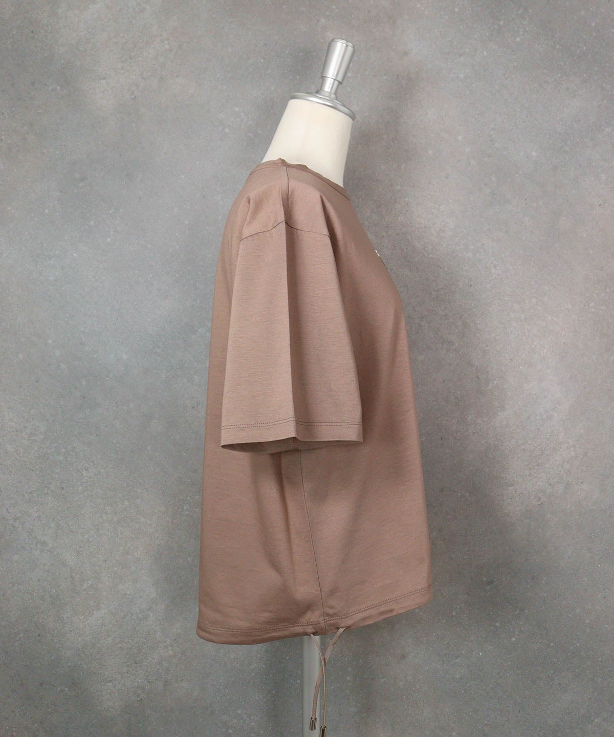 コットン100％裾ドロストプルオーバー(ブラウン)横