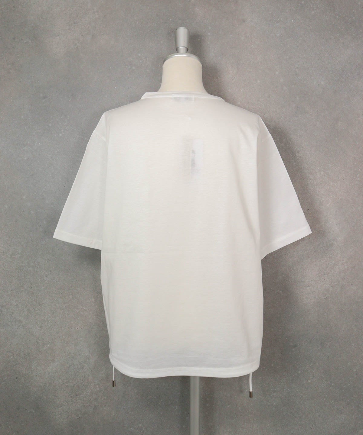 コットン100％裾ドロストプルオーバー(ホワイト)後ろ