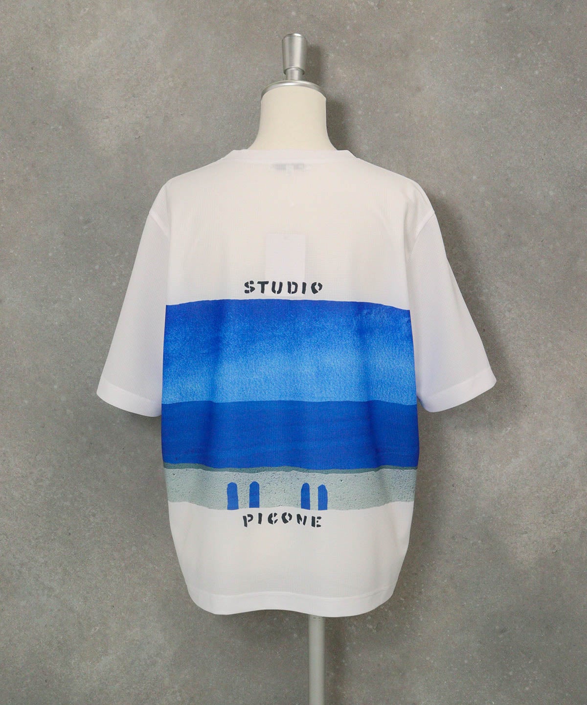 絵画風イラストプルオーバー(ホワイト)後ろ