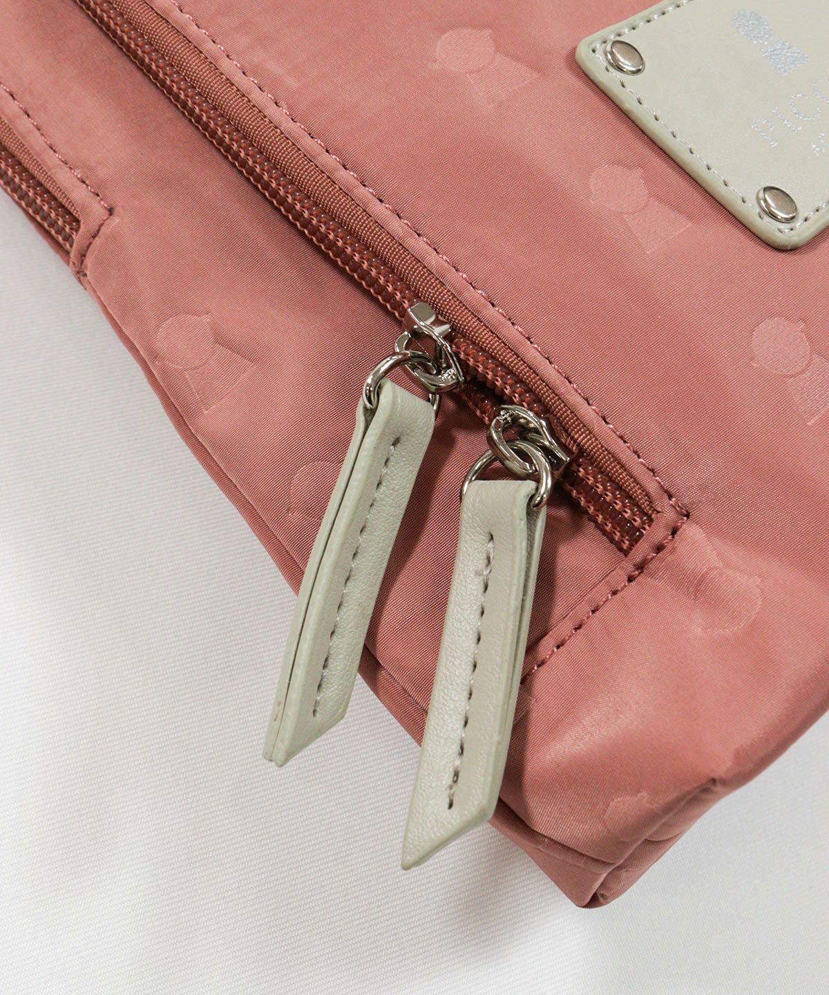 ファスナー持ち手部分（ピンク）