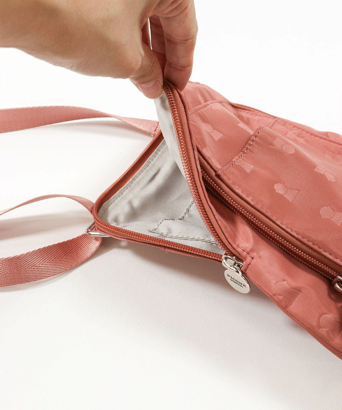 ファスナー部分（ピンク）