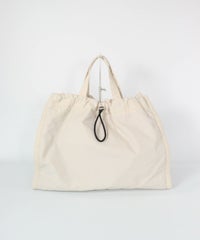 ショルダー付ドロストバッグ後（ベージュ）