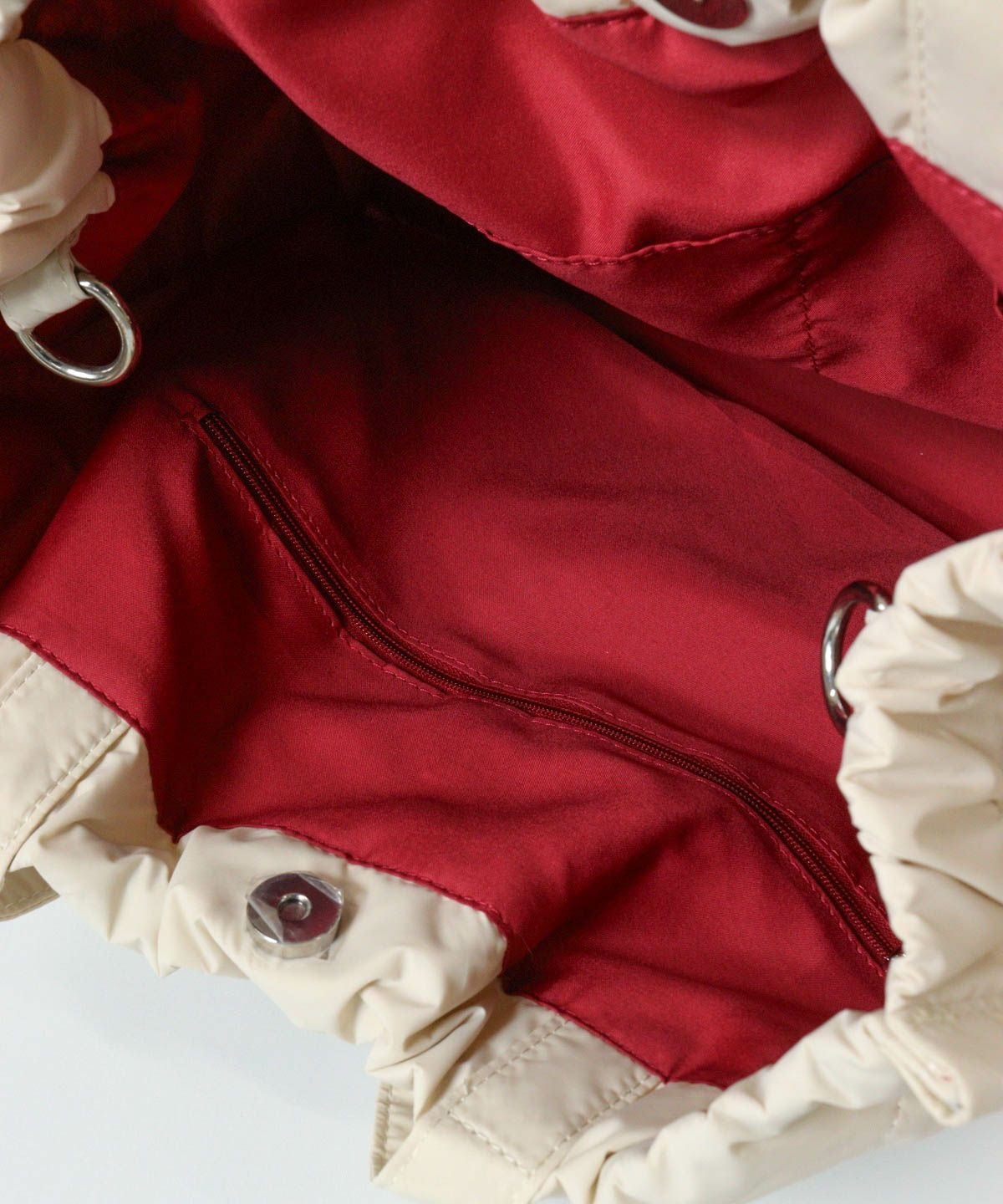 内側ファスナー部分（ベージュ）