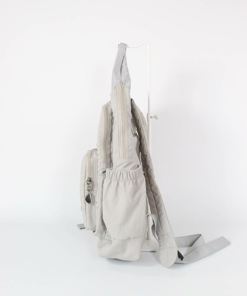 立体ポケットリュック横（ライトグレー）