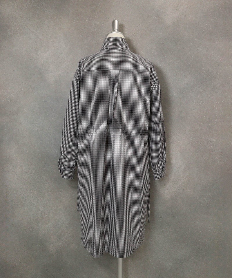 スタンドカラーシャツワンピース(ブラック)後ろ