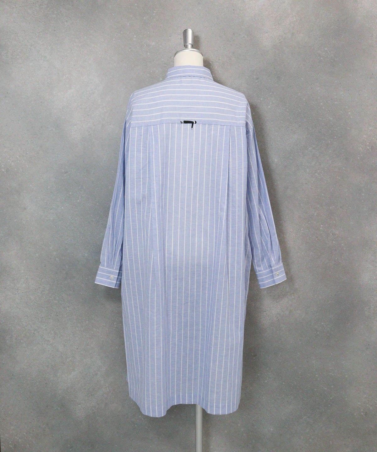 綿麻ストライプシャツワンピース(ブルー)後ろ