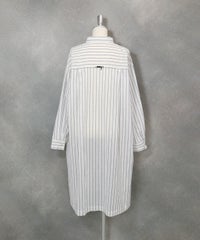 綿麻ストライプシャツワンピース(ホワイト)後ろ