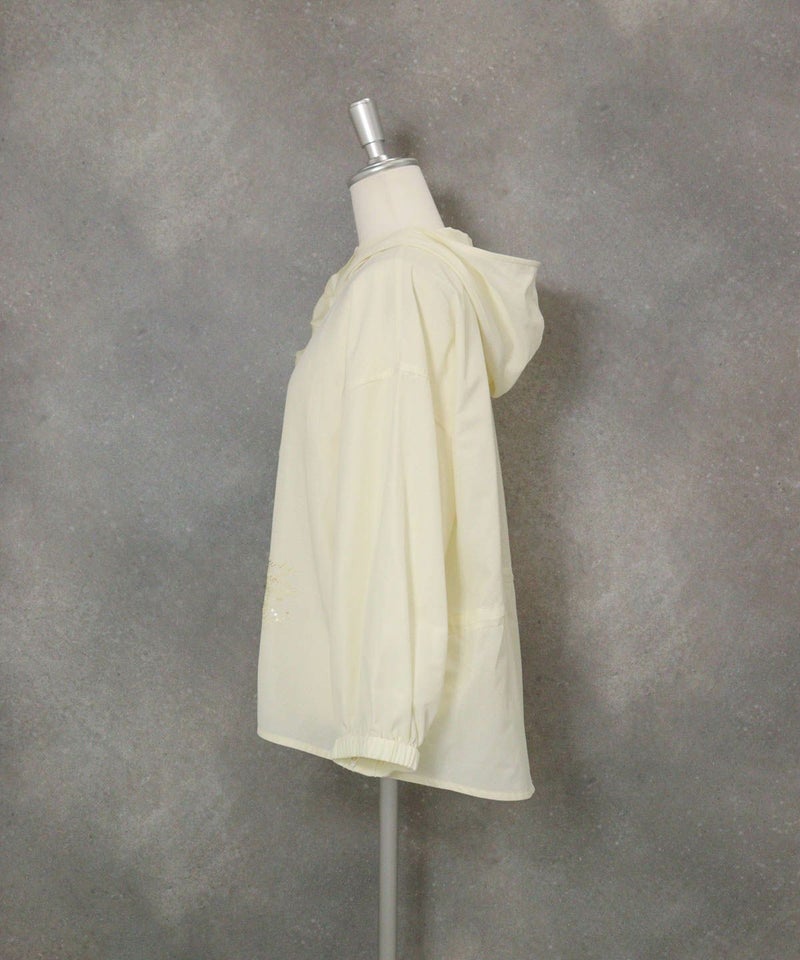 フロントフリルブルゾン横（クリーム）