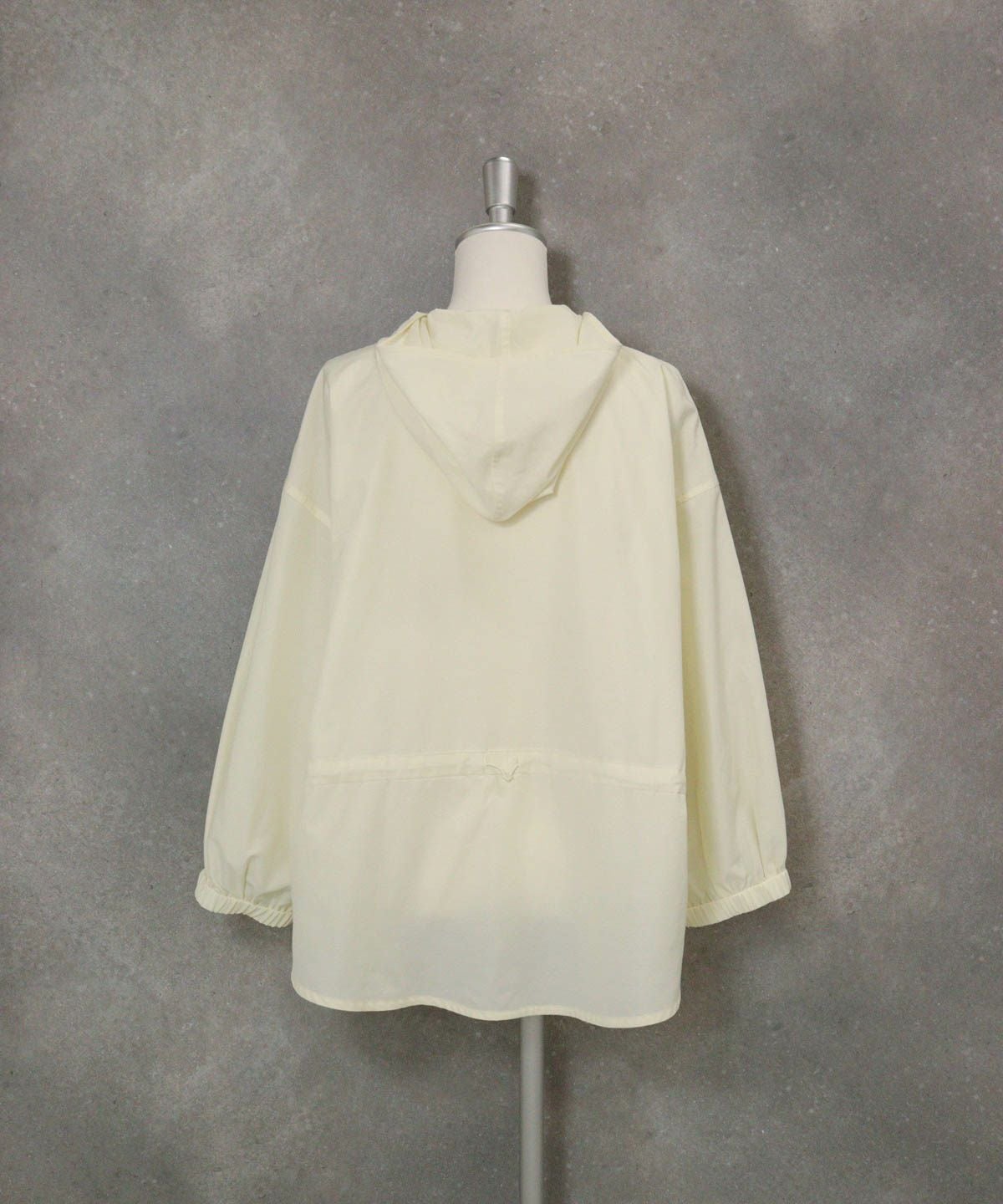 フロントフリルブルゾン後（クリーム）
