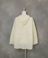 フロントフリルブルゾン後（クリーム）