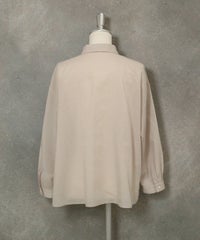 綿麻混カットワーク刺繍シャツ後（ベージュ）